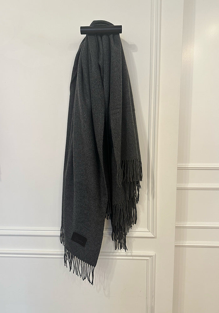 CASHMERE BLANKET WITH FRINGE, CHARCOAL