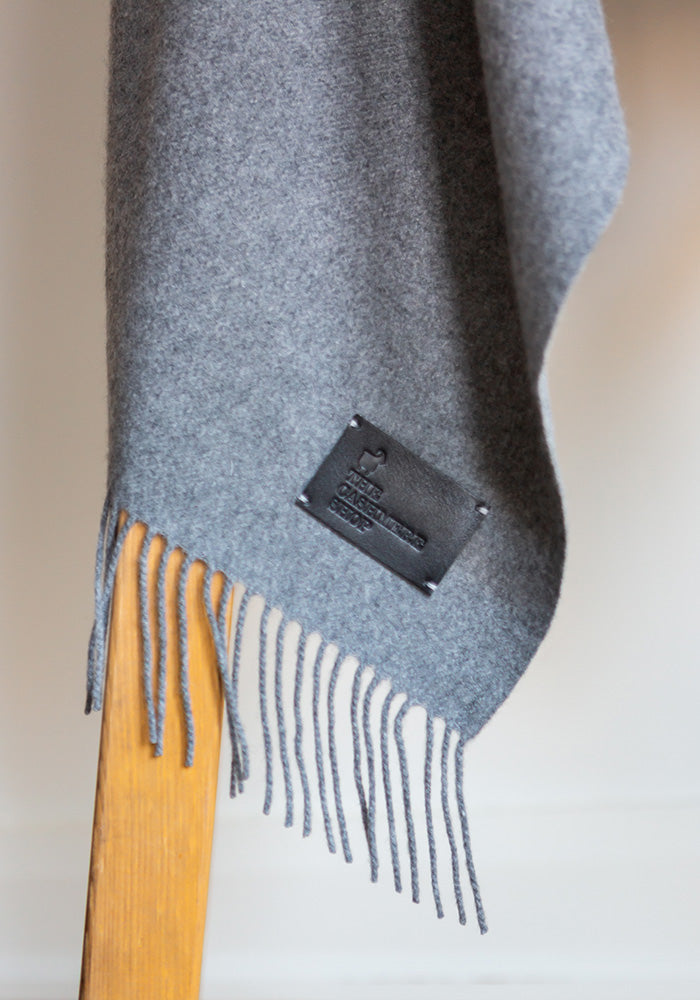 CASHMERE BLANKET WITH FRINGE, MID GREY