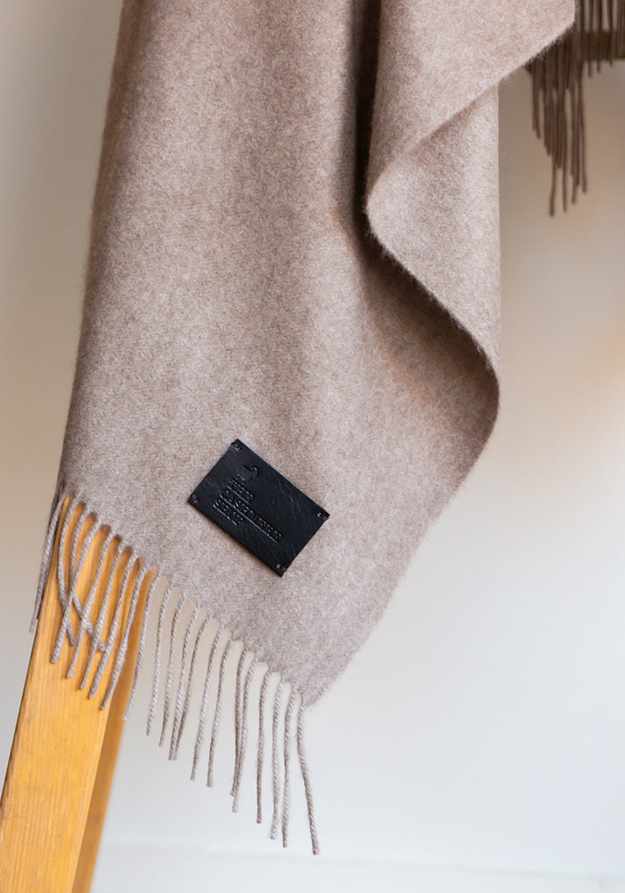 CASHMERE BLANKET WITH FRINGE, MUSHROOM