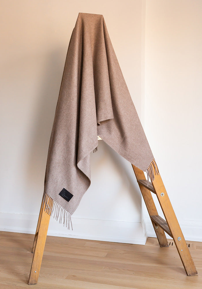 CASHMERE BLANKET WITH FRINGE, MUSHROOM