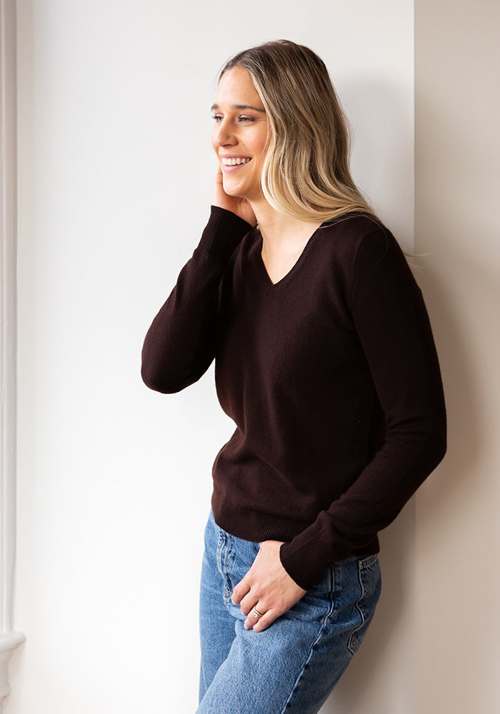 NEW WOMEN'S V-NECK - ESPRESSO