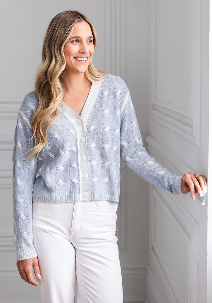 SPRAY PRINT CABLE VEE CARDIGAN - KINROSS - COVE