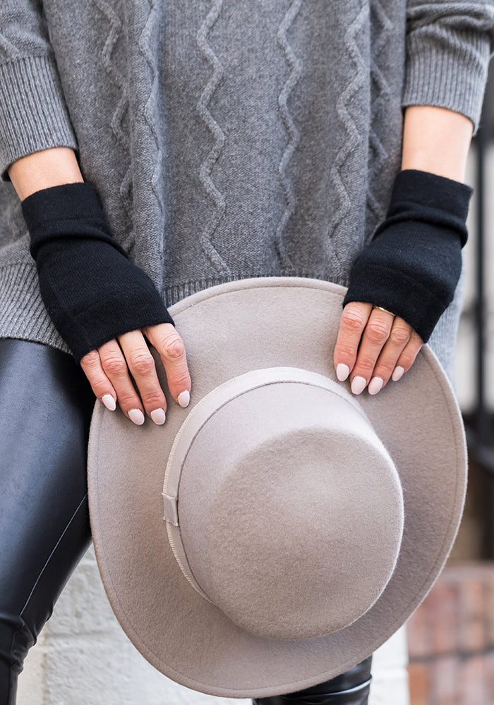 THE BLACK FRIDAY WRISTLET - BLACK