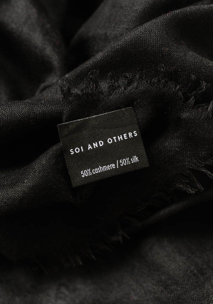 SOI AND OTHERS - BLACK NOIR SOIE