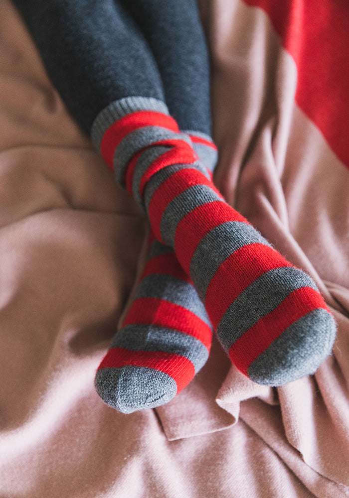 CASHMERE BED SOCKS