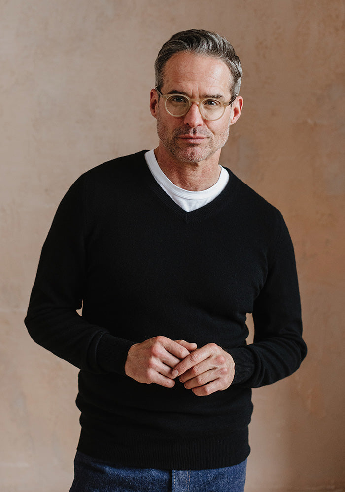 MEN'S CASHMERE V-NECK - BLACK