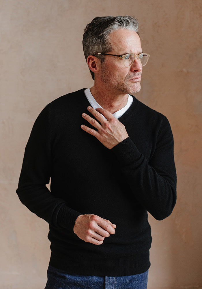 MEN'S CASHMERE V-NECK - BLACK