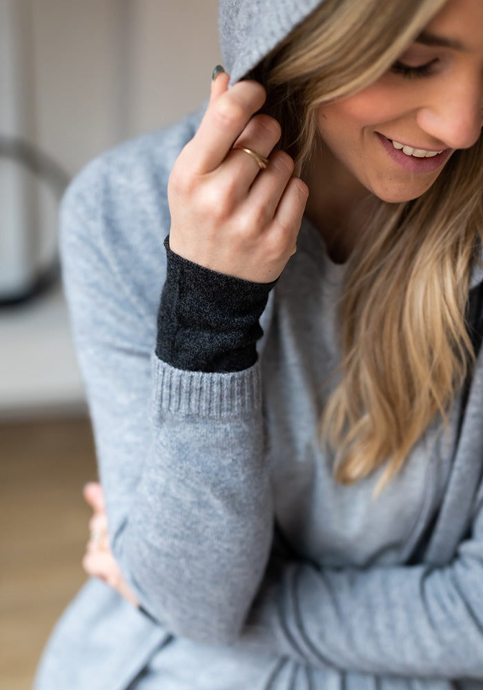 CASHMERE HOODY W POP SLEEVE - LIGHT GREY
