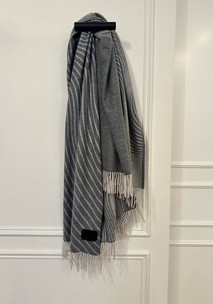 CASHMERE BLANKET WITH FRINGE, MID GREY LINES