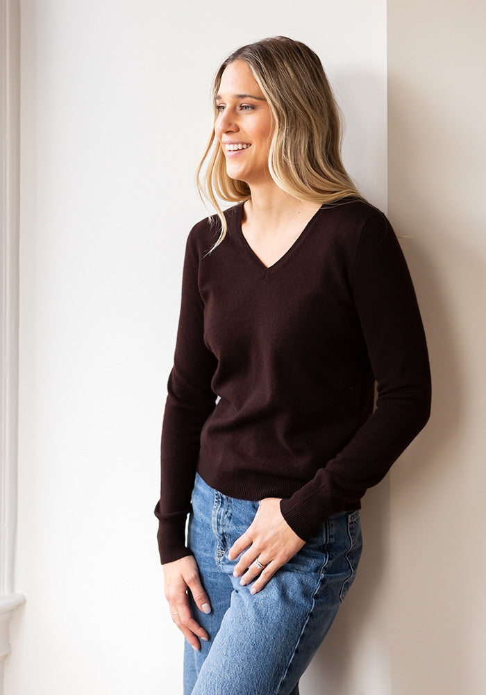 NEW WOMEN'S V-NECK - ESPRESSO