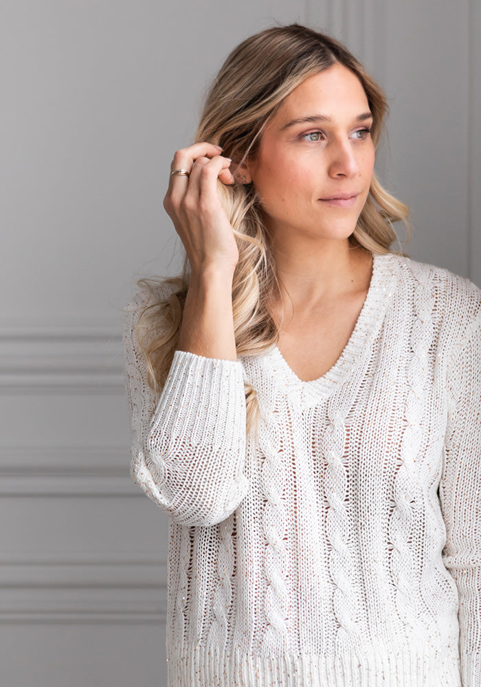 SEQUIN CABLE VEE - KINROSS - CHALK
