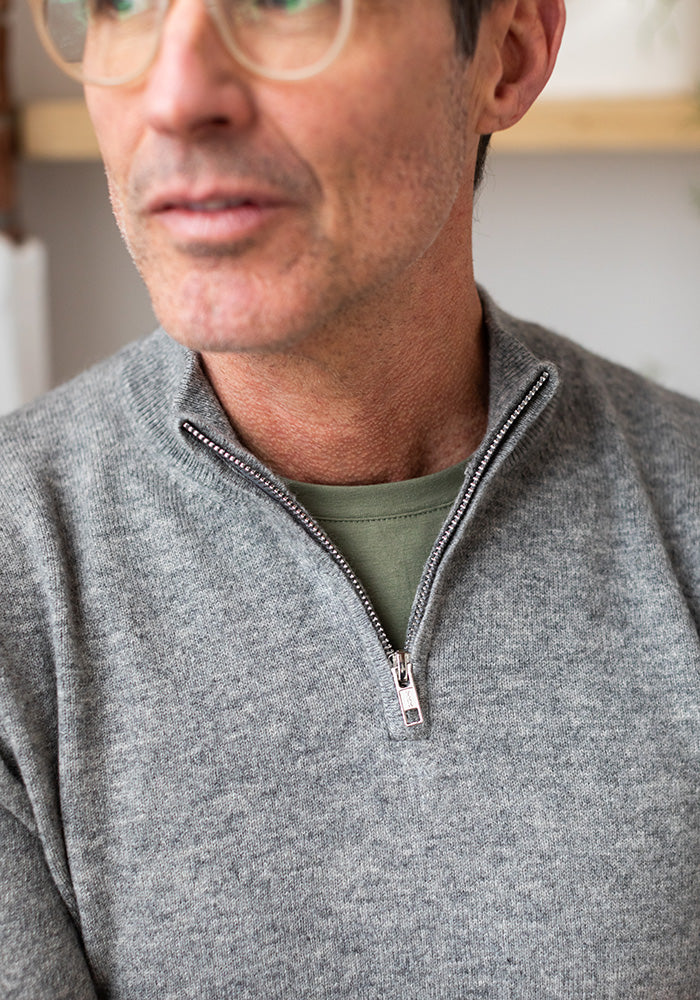 NEW MEN'S HALF ZIPPER - MID GREY