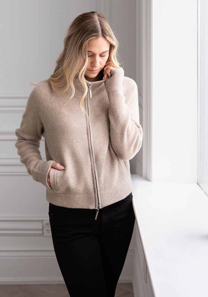 FISHERMAN RIB HIGH NECK CARDIGAN - MUSHROOM