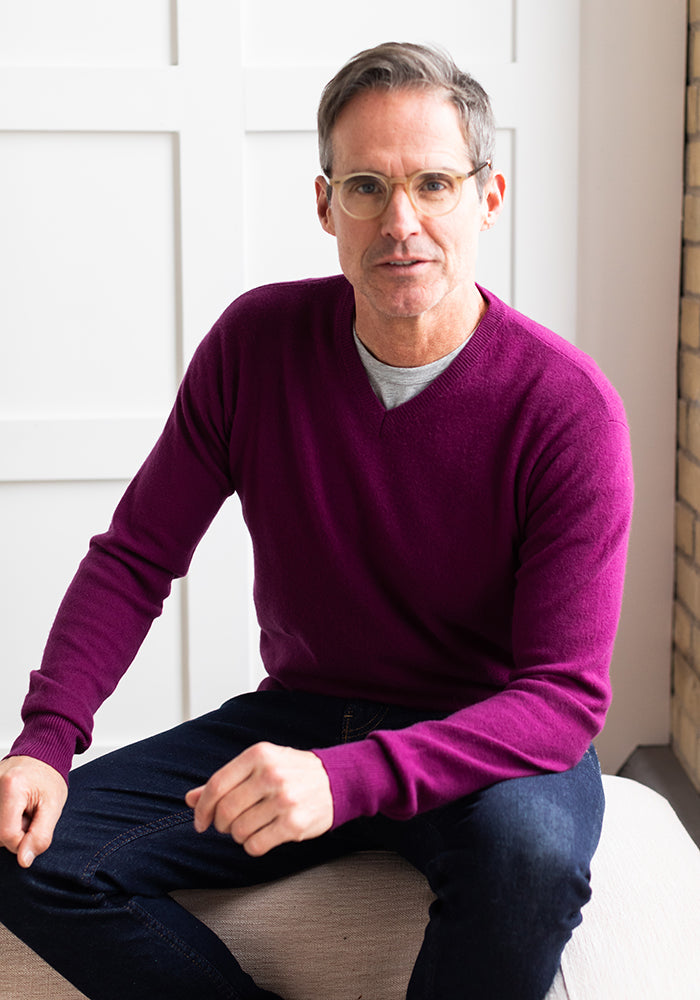 MEN'S CASHMERE V-NECK - MULBERRY