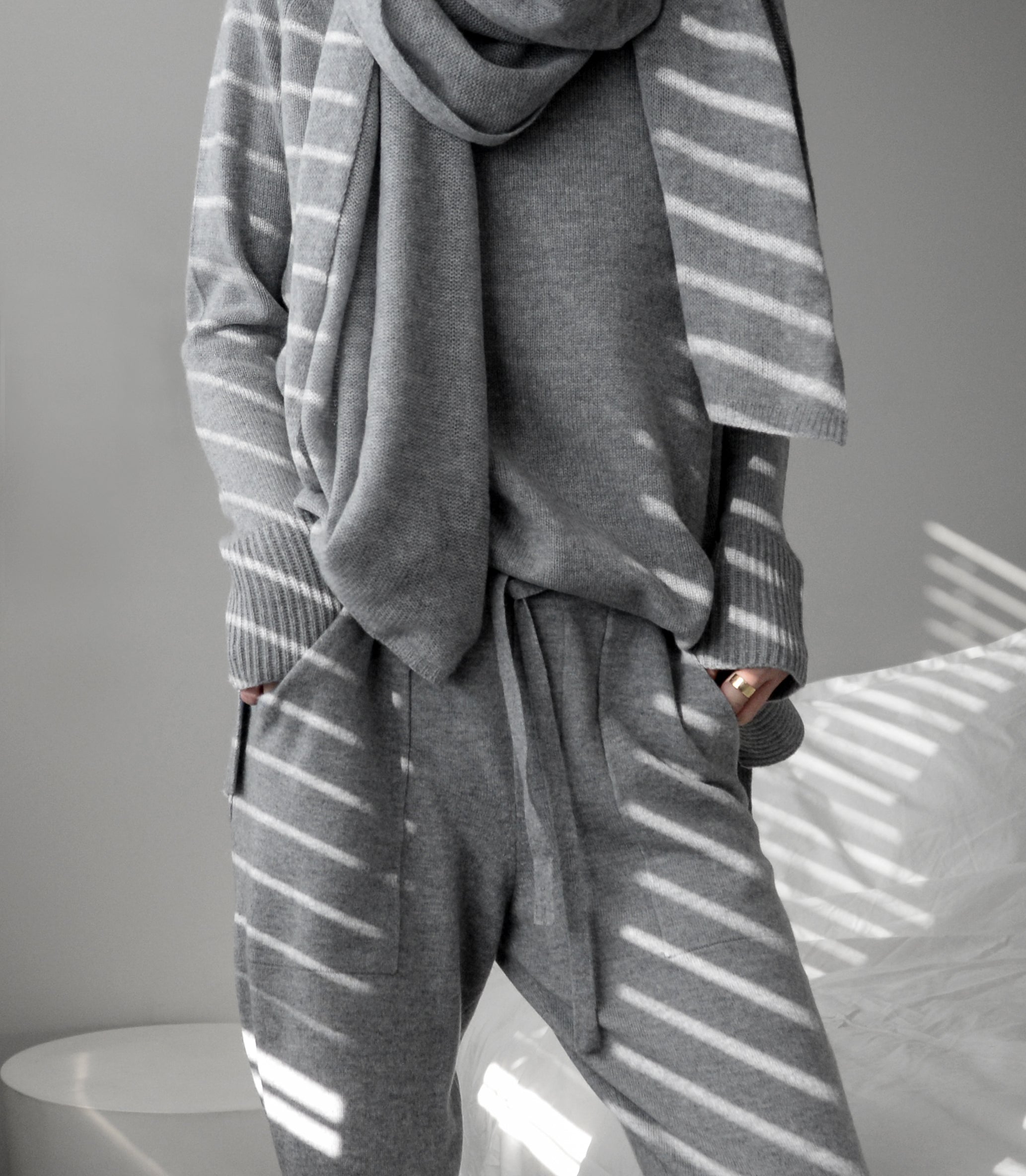 WOMENS CASHMERE JOGGER PANTS - LIGHT GREY