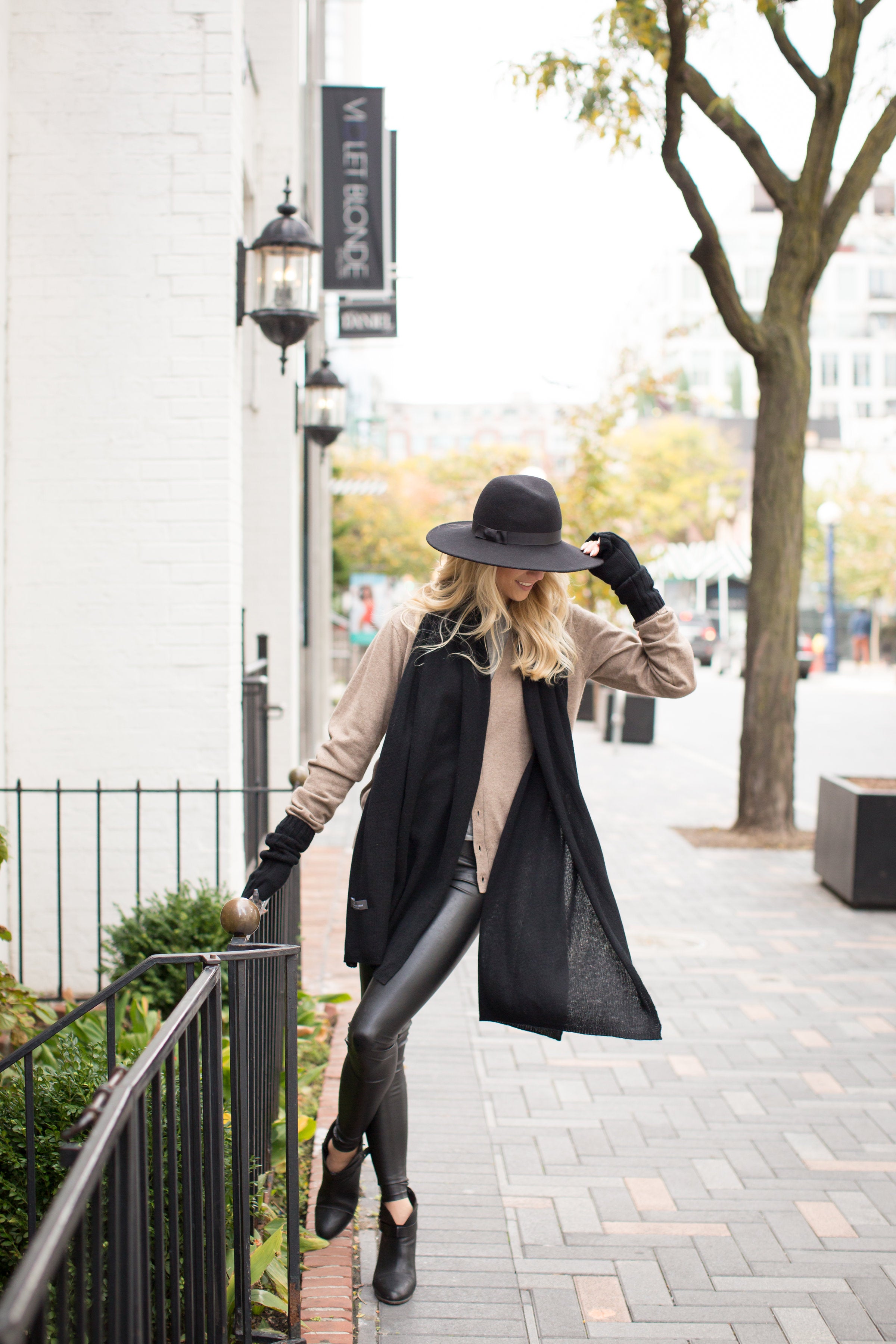 THE BLACK FRIDAY SCARF - BLACK