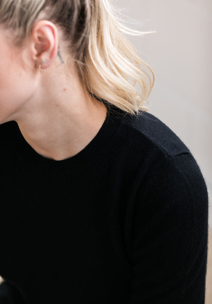 NEW WOMEN'S ROUND NECK - BLACK