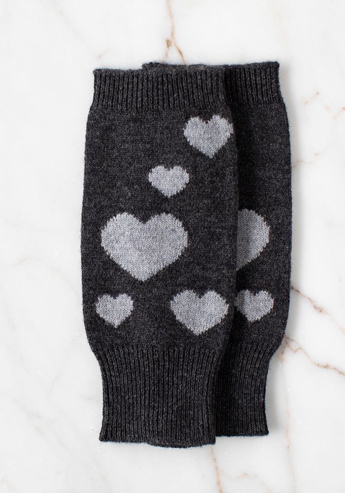 LOVE WRISTLETS - MANY HEARTS CHARCOAL W/ LIGHT GREY