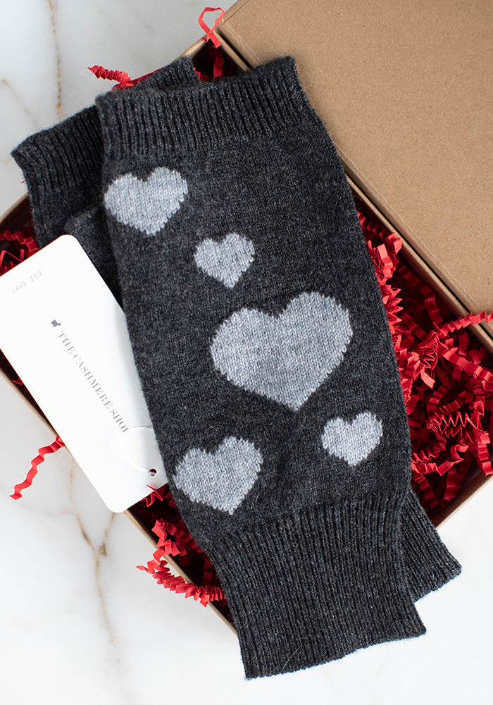 LOVE WRISTLETS - MANY HEARTS CHARCOAL W/ LIGHT GREY