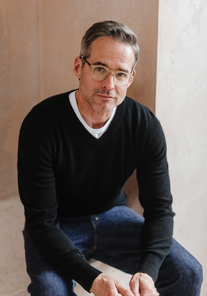 MEN'S CASHMERE V-NECK - BLACK