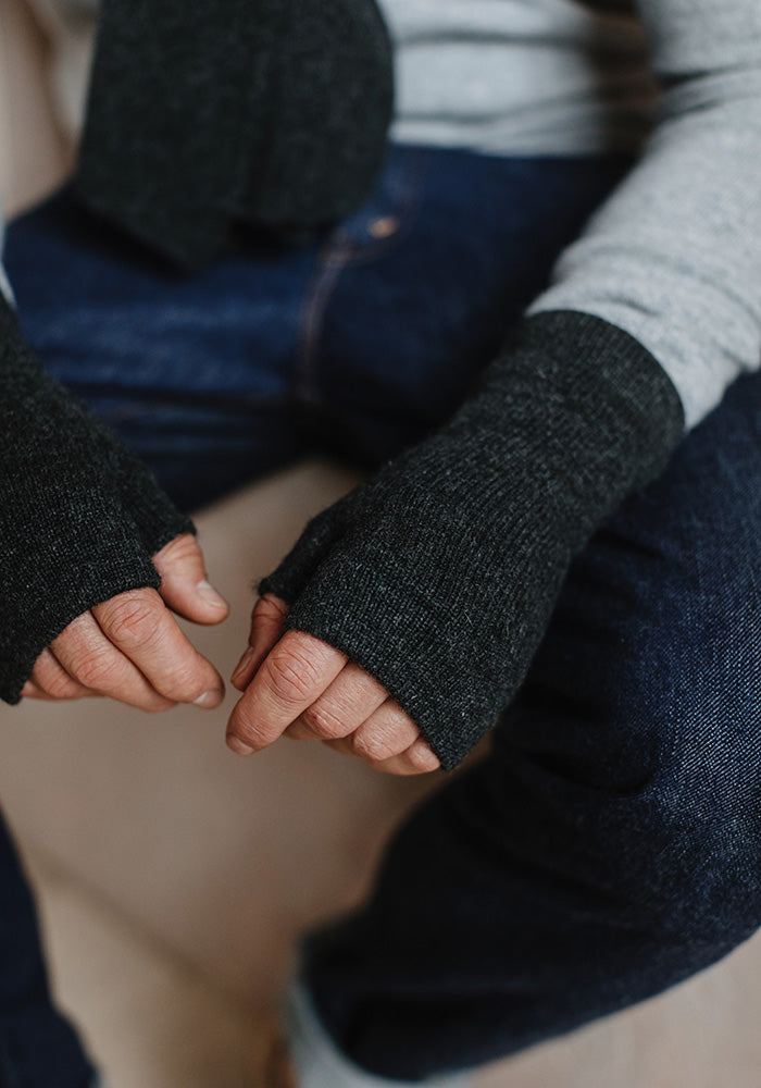 MENS CASHMERE WRISTLETS